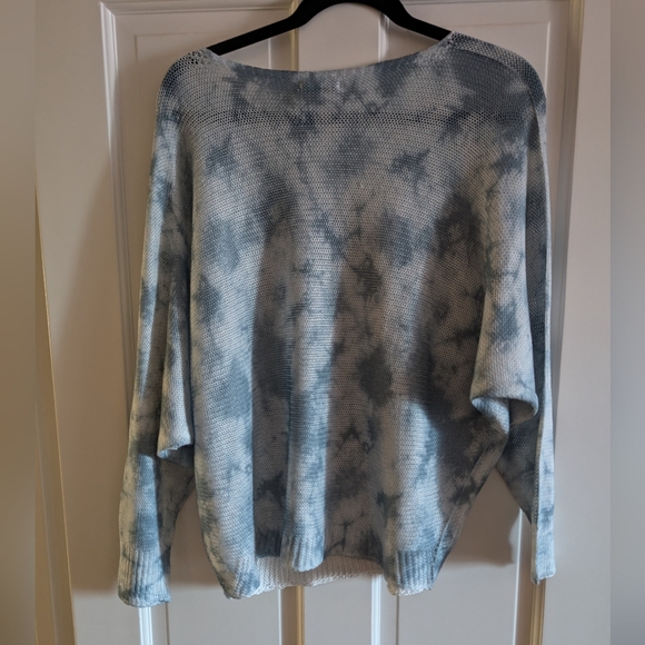 NWT women's tie dye lightweight sweater. Made I Italy. - Picture 2 of 4